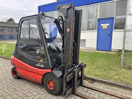 Elektryczne 4-kołowe 2008  Linde E30-03 336 (2)