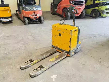 Niederhubwagen - Jungheinrich ELE18 (2)