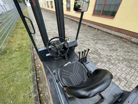 Carrelli elevatori GPL 1994  Still R70-30T (4)