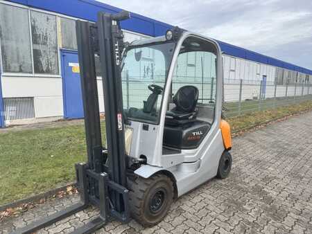 Carrelli elevatori diesel 2007  Still RX70-22 (1)