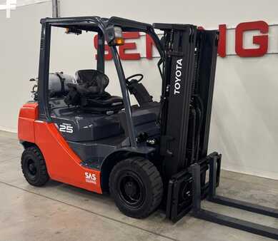 LPG Forklifts 2018  Toyota 10723 - 06-8FG25F (1)