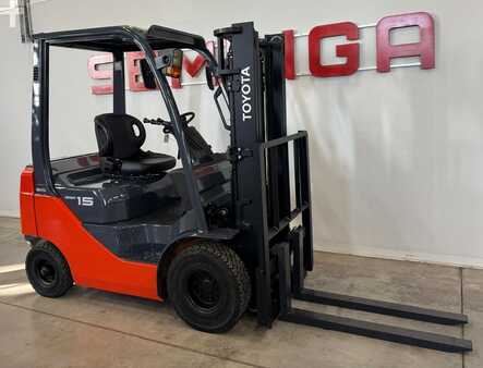 Petrol Forklift 2011  Toyota 10735 - 02-8FG15 (1)