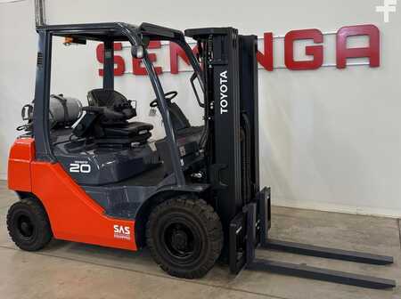 LPG Forklifts 2016  Toyota 10789 - 06-8FG20F (1)