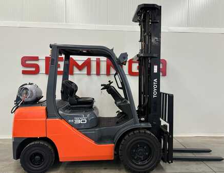 LPG Forklifts 2013  Toyota 10483 -8FGF30 (2)