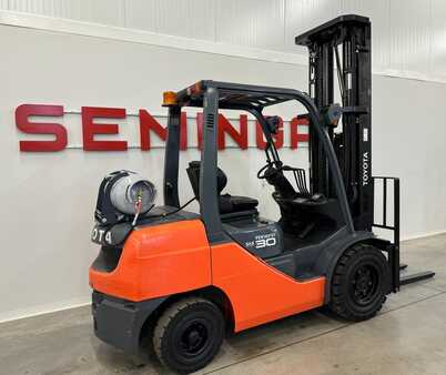 LPG Forklifts 2013  Toyota 10483 -8FGF30 (3)