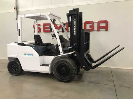 Diesel Forklifts 2015  Unicarriers 10379-D1F4A40 (4)