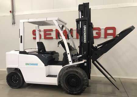 Diesel Forklifts 2015  Unicarriers 10379-D1F4A40 (5)