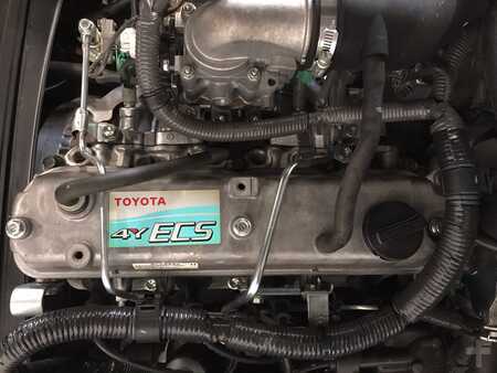 Benzine heftrucks 2013  Toyota 10412 - 02-8FG15 (4)