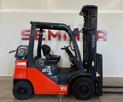 Propane Forklifts 2014  Toyota 02-8FGF20 (2)