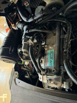Chariot élévateur gaz 2014  Toyota 02-8FGF20 (4)