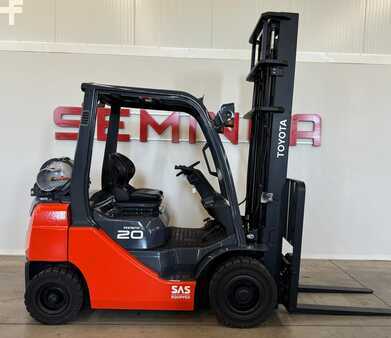 LPG Forklifts 2015  Toyota 10544 - 8FGF20 (2)