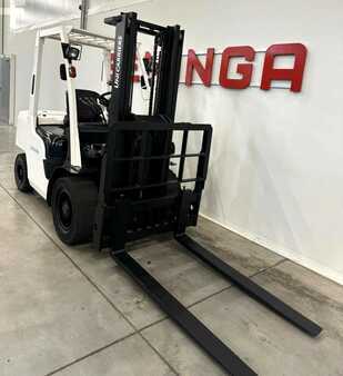 Petrol Forklift 2015  Unicarriers 10580  -  UG1F2A35J (1)