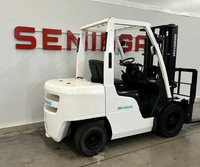 Benzine heftrucks 2015  Unicarriers 10580  -  UG1F2A35J (3)