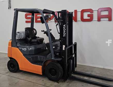 Petrol Forklift 2011  Toyota 10552-8FG10 (1)