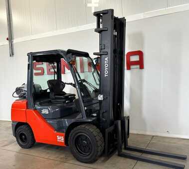 LPG VZV 2015  Toyota 10839 TOYOTA 02-8FGJF35 (1)