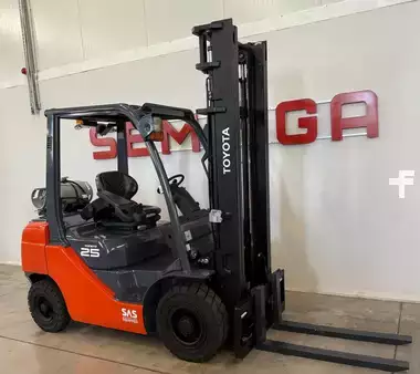 LPG Forklifts 2019  Toyota 10859 - 02-8FGF25 (1)