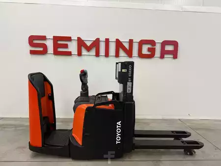 Electric Pallet Trucks 2019  Toyota 11092 - SPE200D (2)