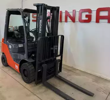 Gas gaffeltruck 2016  Toyota 11125 - 02-8FGF18 (1)