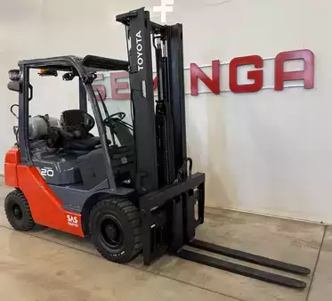 Gas gaffeltruck 2019  Toyota 11079 - 06-8FG20F (2)