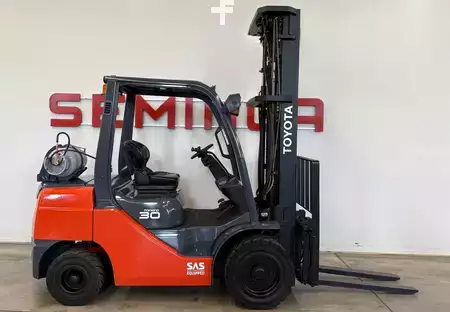 Chariots élévateurs GPL 2016  Toyota 11252 - 8FGF30 (2)