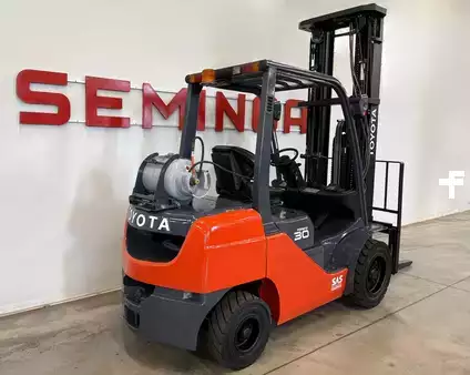 Chariots élévateurs GPL 2016  Toyota 11252 - 8FGF30 (4)