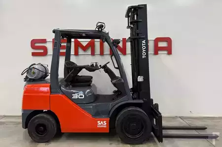 Chariots élévateurs GPL 2019  Toyota 10952 - 02-8FGF30F (2)