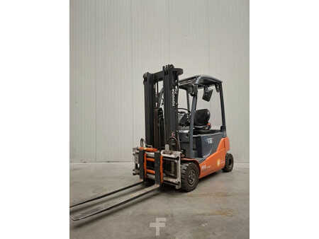 Eléctrica de 4 ruedas 2022  Toyota 8FBM18T (1)