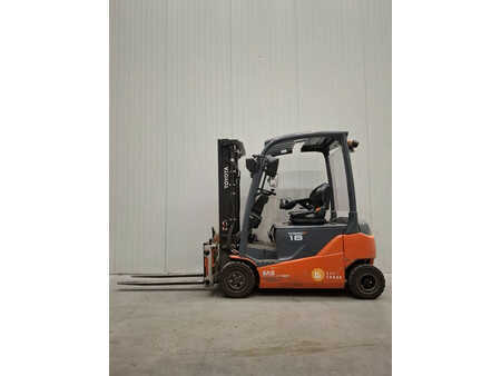 Eléctrica de 4 ruedas 2022  Toyota 8FBM18T (2)