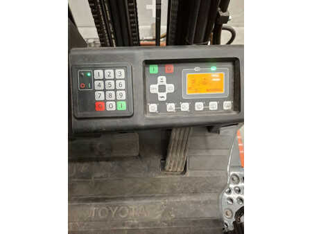 Eléctrica de 4 ruedas 2022  Toyota 8FBM18T (4)