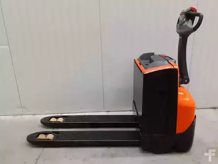 Transpallet elettrici 2022  BT LWE180 (1)