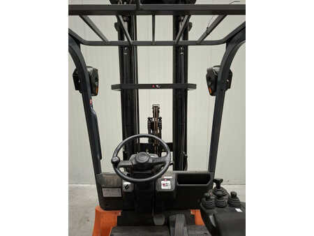 Carrelli elettrici 4 ruote 2013  Toyota 7FBMF25 (4)