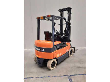 Carrelli elettrici 4 ruote 2013  Toyota 7FBMF25 (5)