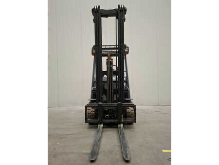 Carrelli elettrici 4 ruote 2013  Toyota 7FBMF25 (6)