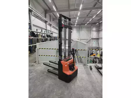 Apilador conductor incorporado 2023  BT SHE100 (1)