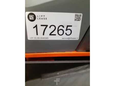 Carrelli retrattili 2017  BT RRE140HE (11)