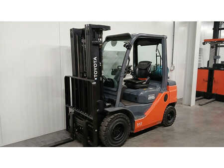 Treibgasstapler 2021  Toyota 028FGF25 (2)