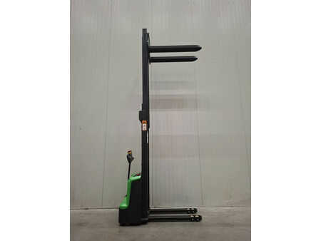 Gerbeurs à conducteur porté debout  HC (Hangcha) CDD15-WS-I (1)