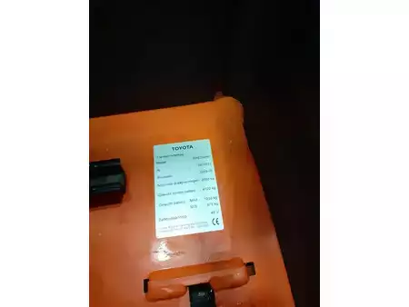 Carrelli retrattili 2019  Toyota RRE200HE (10)