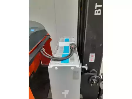 Carrelli retrattili 2019  Toyota RRE200HE (12)