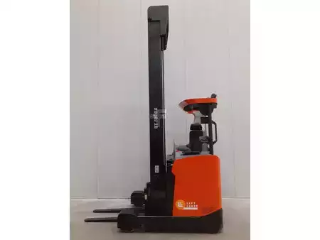 Carretilla retráctil 2018  Toyota RRE160H (1)