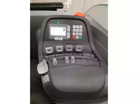 Carretilla retráctil 2018  Toyota RRE160H (7)