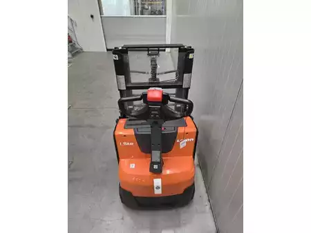 Stapelaars met staplatform  Toyota SWE200D (2)