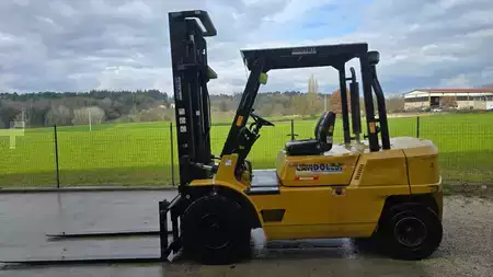 Dieselový VZV - CAT Lift Trucks DP40 (2)