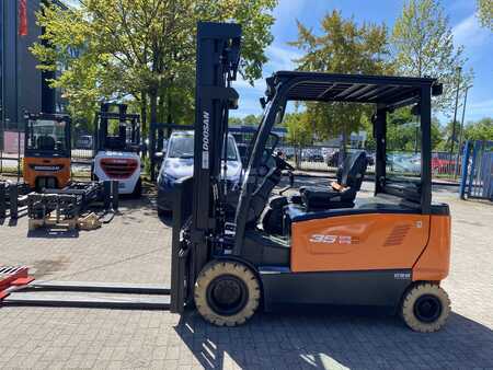 Chariots électriques à 4 roues 2023  Bobcat B35X-7 Plus (1)