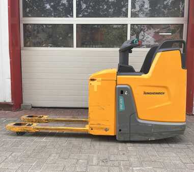 Electric Pallet Jacks 2021  Jungheinrich ERE225 (1)