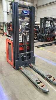 Stackers stand-on 2022  Linde D14AP (3)