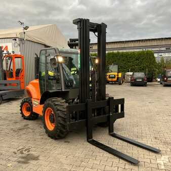 Carretilla de 4 vías 2018  Ausa [UltraForklifts] C300H 4x4 *Like New* Off Road // Kubota Engine // (3)