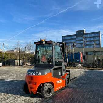 Carrelli elettrici 4 ruote 2016  Toyota [UltraForklifts] 8FBMT45  Long Forks *DISCOUNT!!* (5)