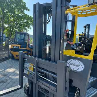 Four-way trucks 2014  Combilift [UltraForklifts] CB3000 Triplex (7)