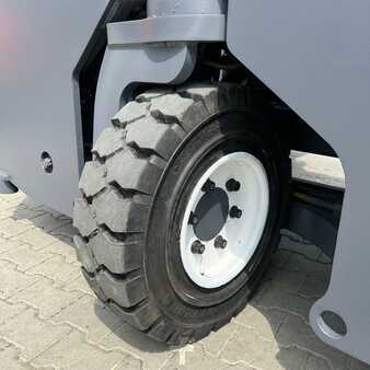 Four-way trucks 2011  Combilift [UltraForklifts] C4500 Wide Traverse (7)